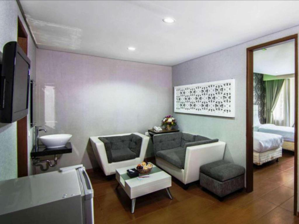 The Rizen Hotel Cisarua Extérieur photo