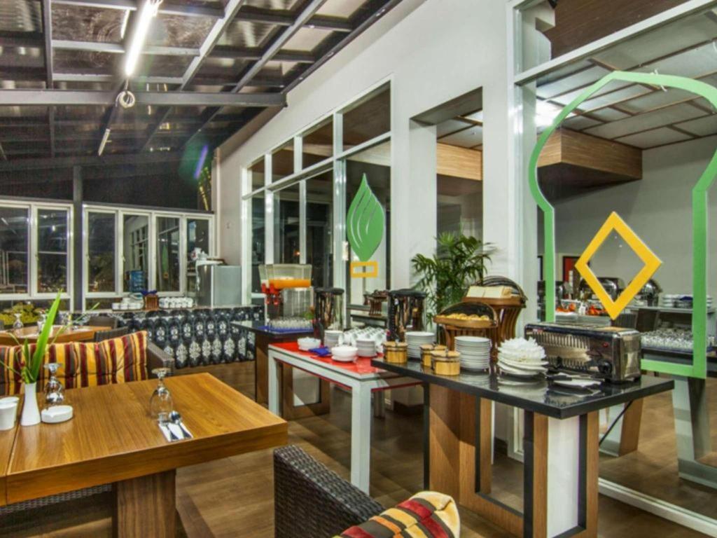 The Rizen Hotel Cisarua Extérieur photo