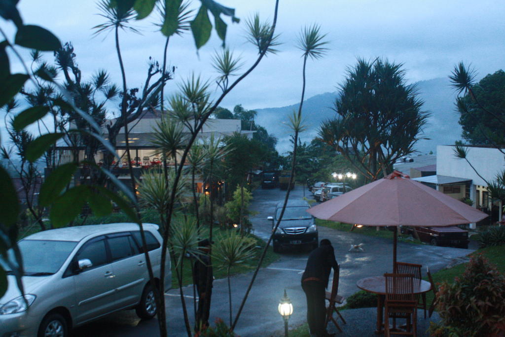 The Rizen Hotel Cisarua Extérieur photo