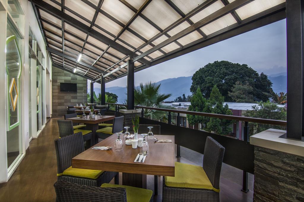 The Rizen Hotel Cisarua Extérieur photo