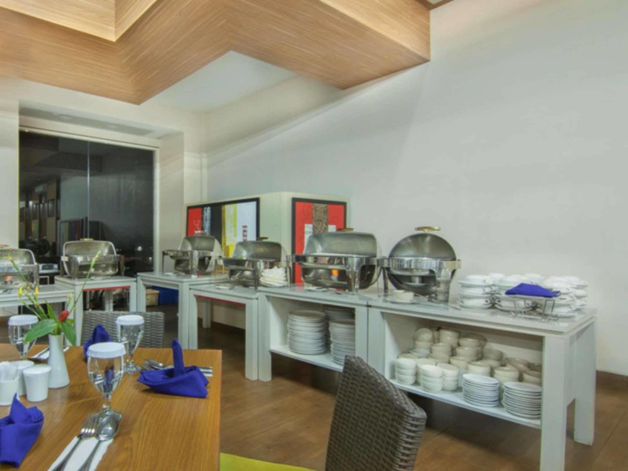 The Rizen Hotel Cisarua Extérieur photo