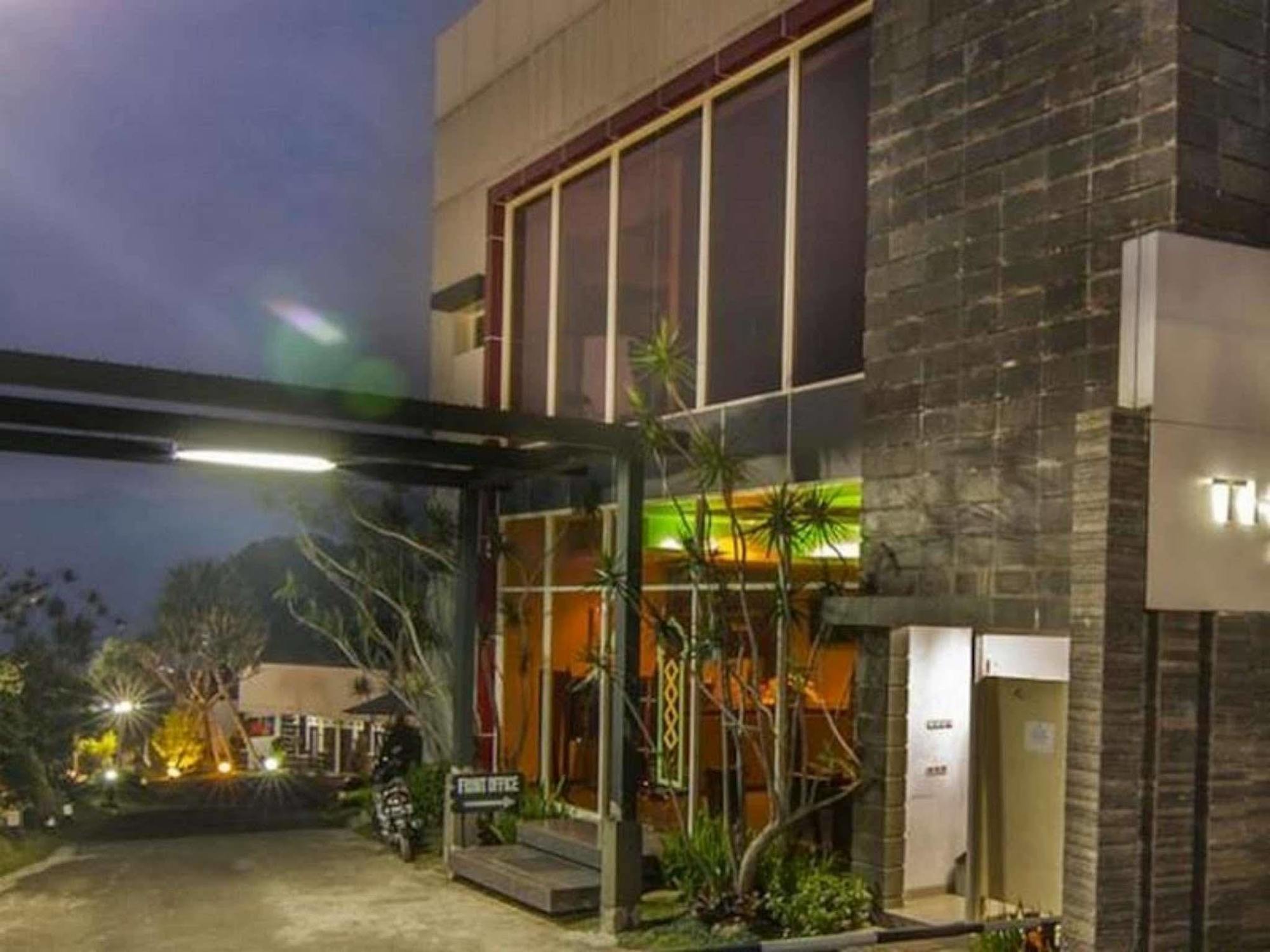 The Rizen Hotel Cisarua Extérieur photo